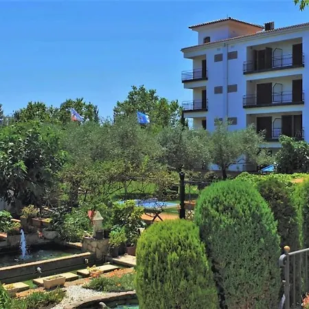 מלון La Masia 3*